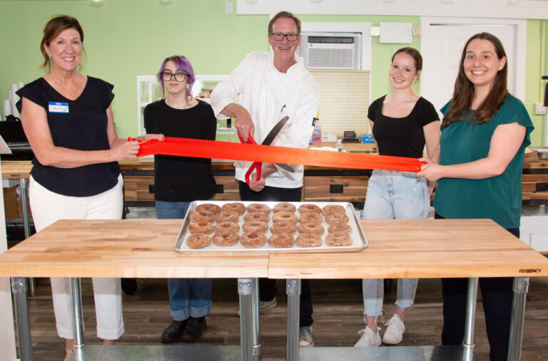 New England Cider Donuts Opens In Ludlow - Mountain Times