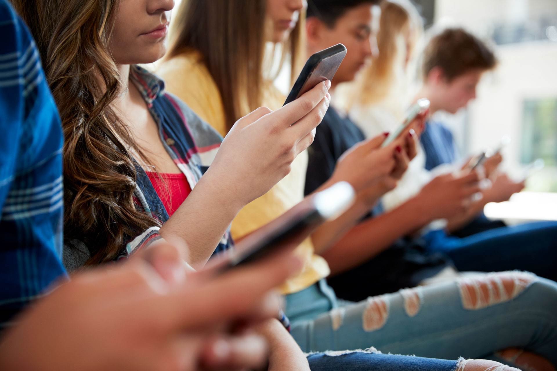 Should Schools Be Phone Free? | Mountain Times